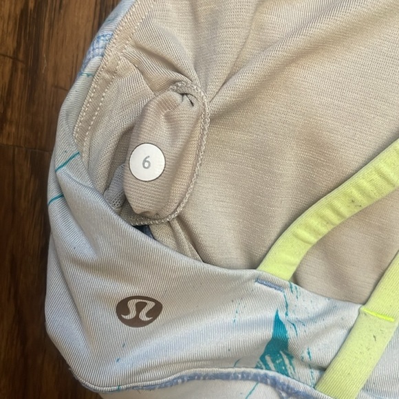 lululemon Strappy Energy Bra 6 - Picture 12 of 12
